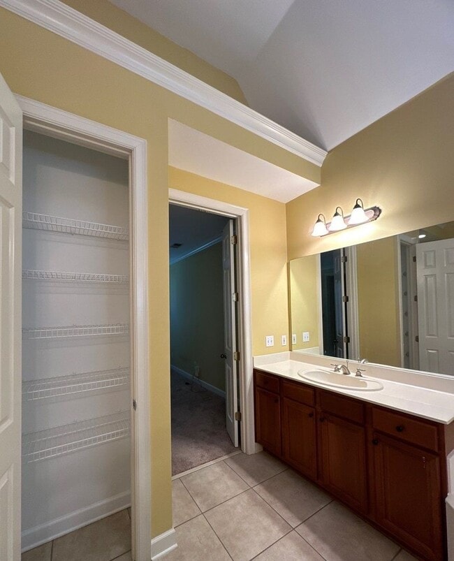 Building Photo - 10135 Ridgewood Oak Dr