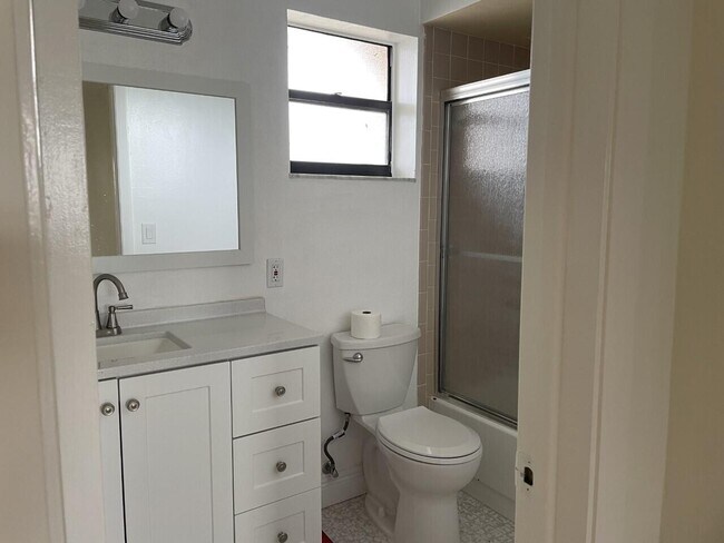 Building Photo - 4640 Lucerne Lakes Blvd W