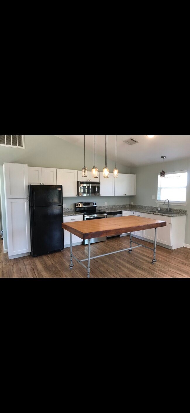 Building Photo - 1200 Choctaw Ln