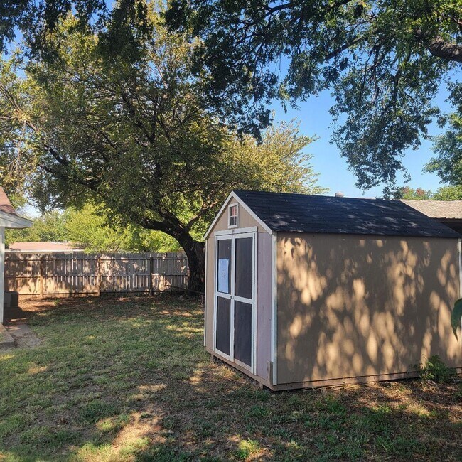 Building Photo - 1309 Harvey Dr