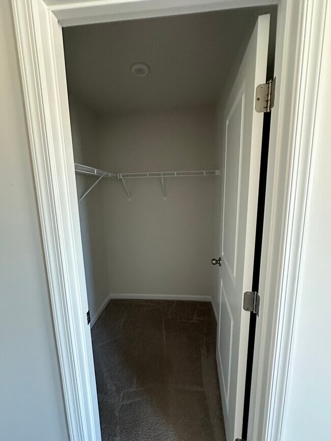 Building Photo - Like NEW 2 Story Single Family Home w/ Fen...