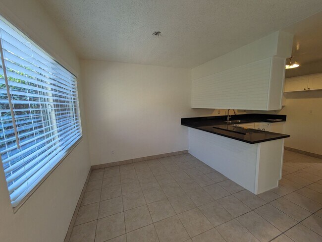 Building Photo - NEWLY REMODELED!!!!!One bedroom One Bath Unit