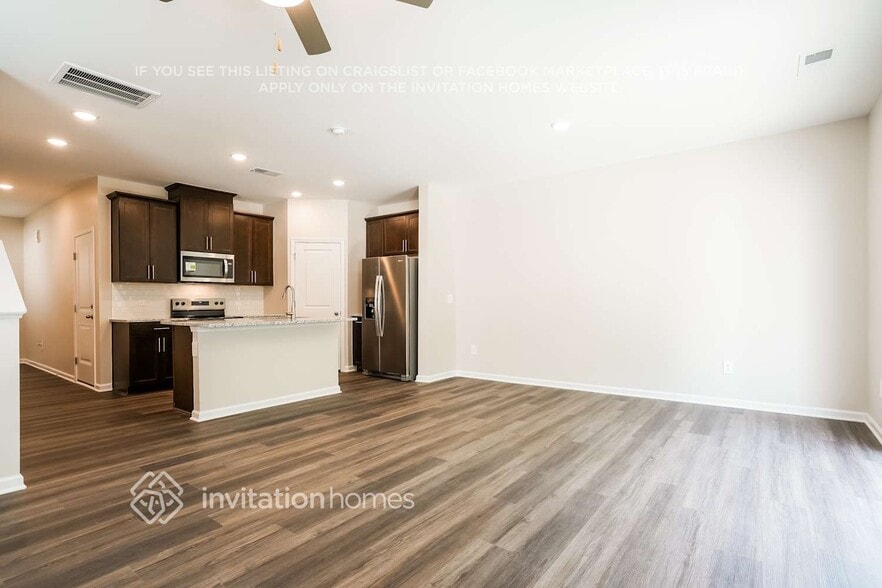 Building Photo - 932 Greenville Wy