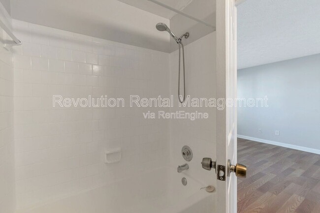 Building Photo - 4267 Parkview Ct
