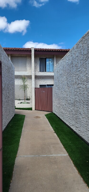 Building Photo - 1904 S Shannon Dr