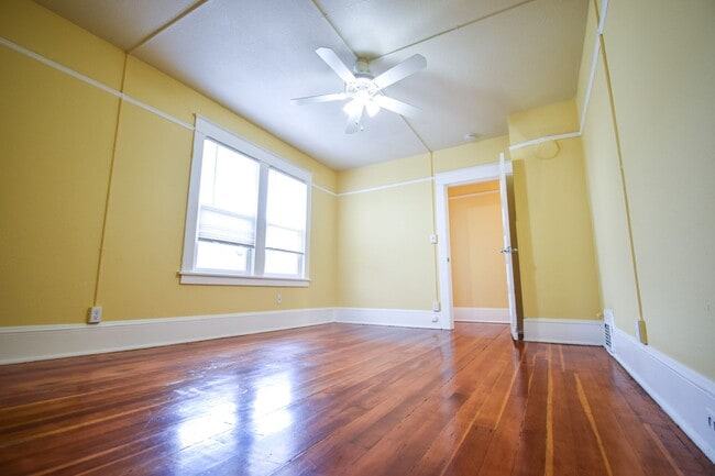 Building Photo - CLE-4637