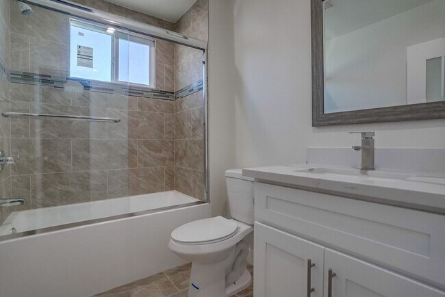 Building Photo - 441 W Queen St