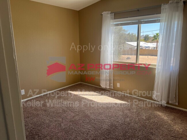 Building Photo - 1653 E Villa Maria Dr