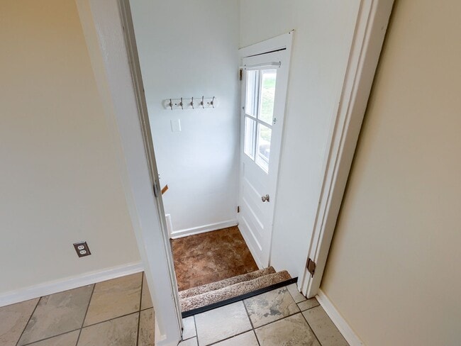 Building Photo - Adorable 2 Bedroom Single Family Home