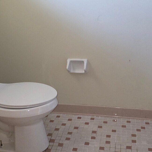 Building Photo - 484 Tamarac St
