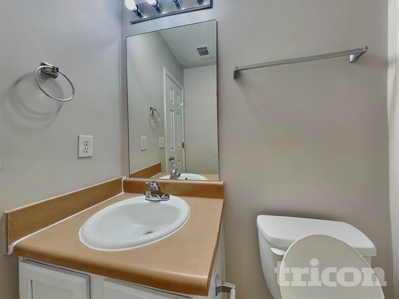 Building Photo - 50 Robertford Dr