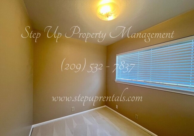 Building Photo - Beautiful 1920's 3 Bed 1 Bath Home Within ...