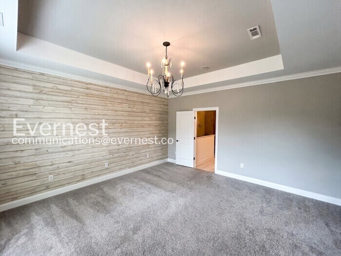 Building Photo - 252 Tanglewood Ln
