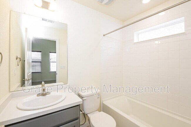 Building Photo - 2856 S Fox Ct