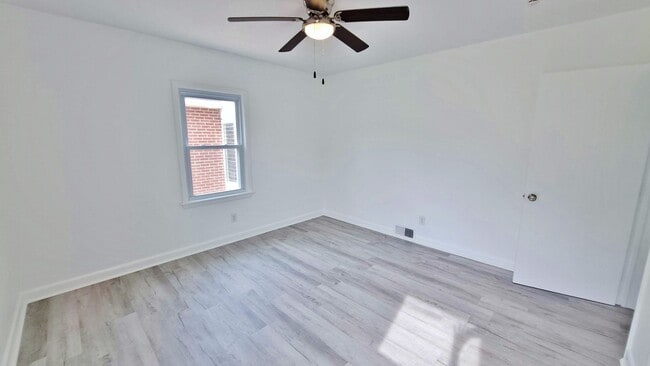 Building Photo - 4 Bed / 2 Bath Single Family Home