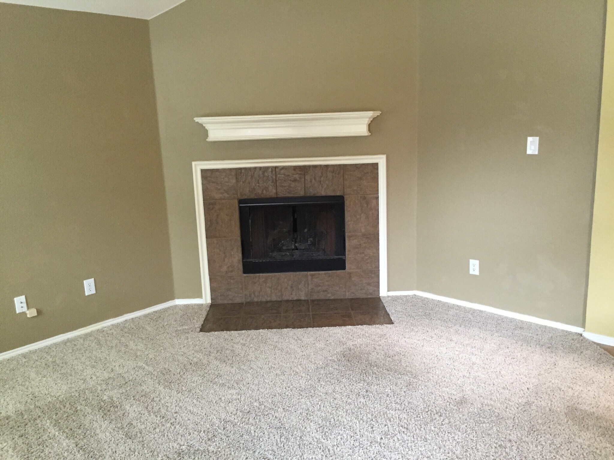 Building Photo - 1000 Warbler Ln