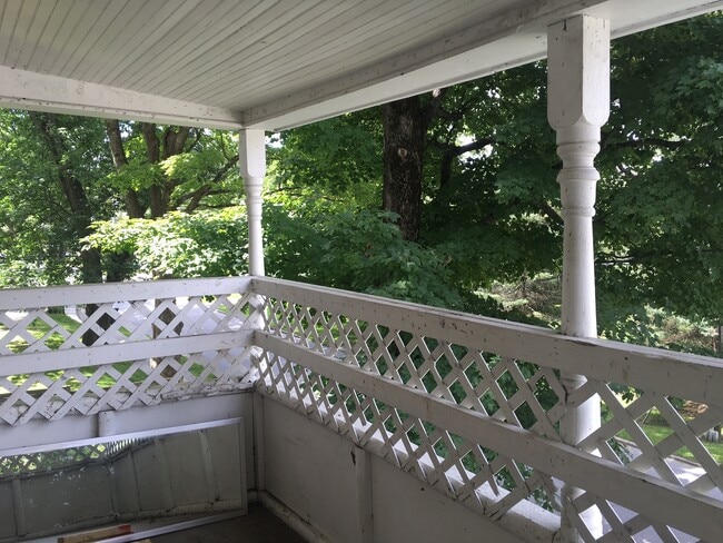 Building Photo - 139 Railroad St