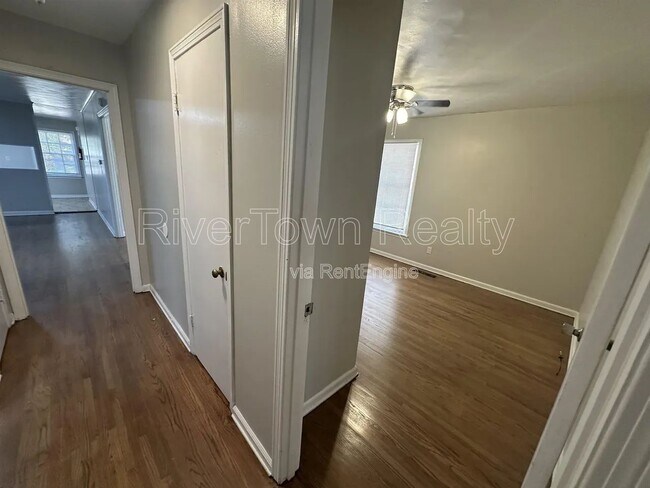 Building Photo - 3265 Hanna Dr