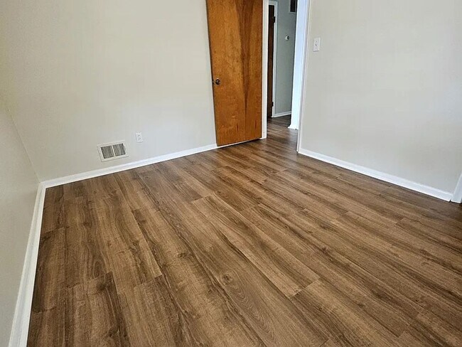 Building Photo - Freshly Transformed 3 Bed Home with Modern Upgrades!