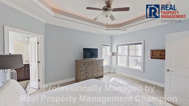 Building Photo - Immaculate 4 BD/3 BA Home w/Screened Porch and Fenced Back Yard