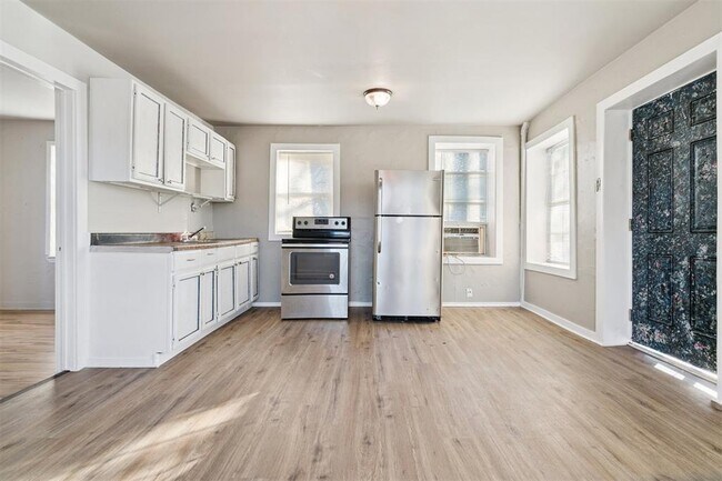 Building Photo - 1220 NW 43rd St