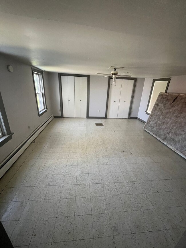 Building Photo - Spacious 3-Bedroom Farmhouse for Rent – Pe...