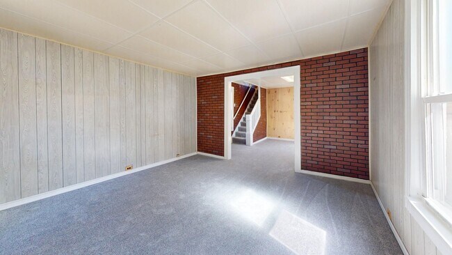 Building Photo - 3123 W 58th St