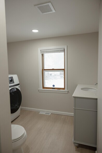 Building Photo - 204 Tucker Ave