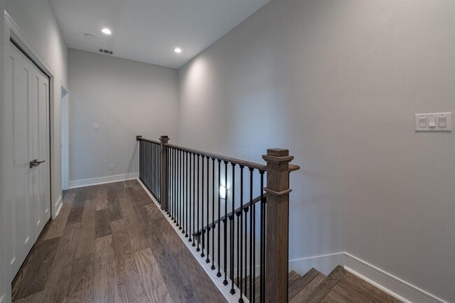 Building Photo - 1328 W 23rd St