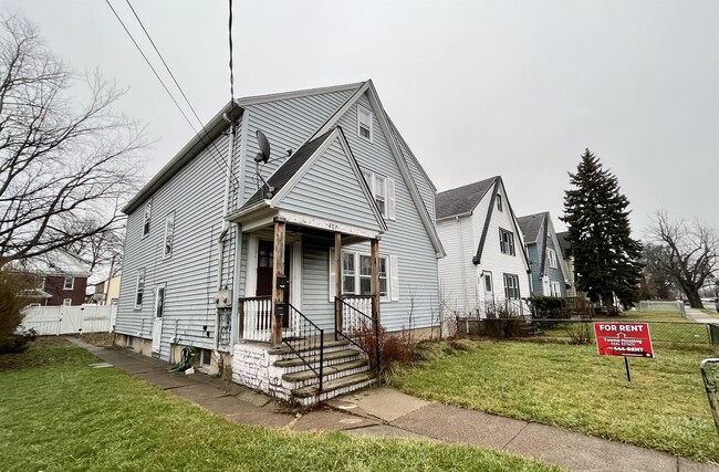Building Photo - 487 25th St