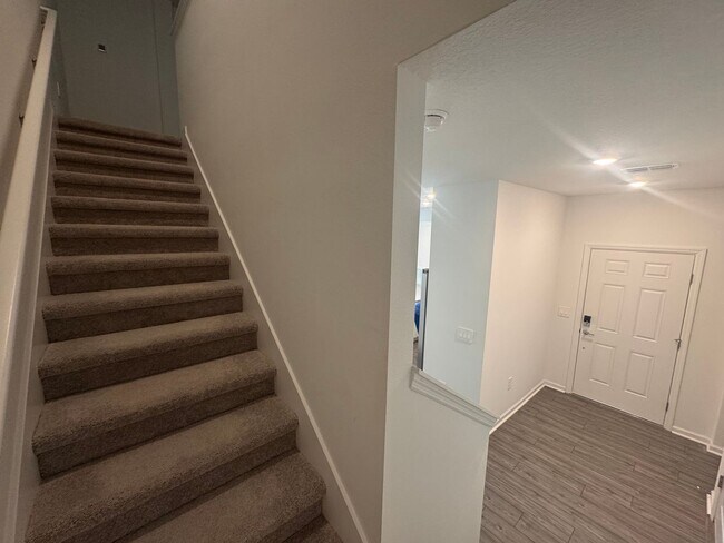 Building Photo - 4923 SW 81st Loop