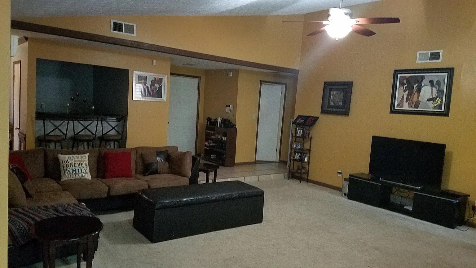 Building Photo - Room in House on Beethoven Cir