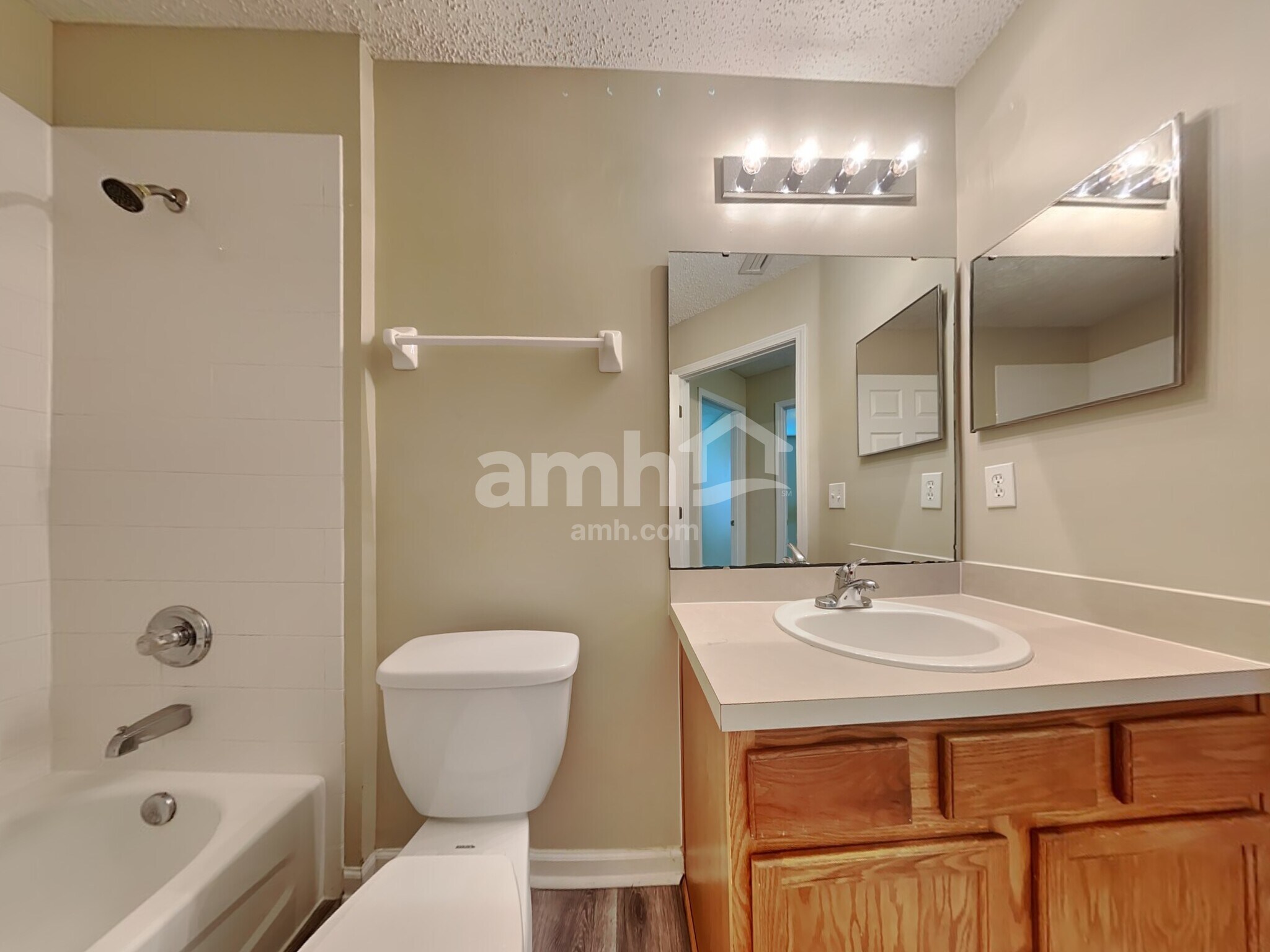 Building Photo - 14015 Fish Eagle Dr E
