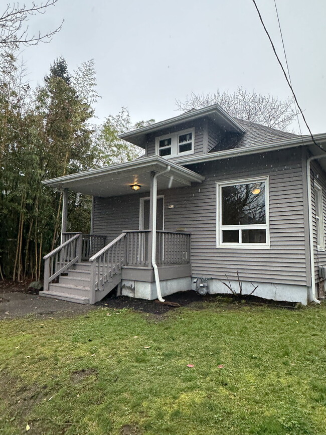 Building Photo - Bungalow with Early 1900 Charm in Heart of...