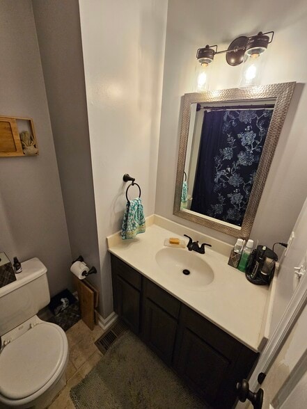 Building Photo - 117 Forest Oaks Dr