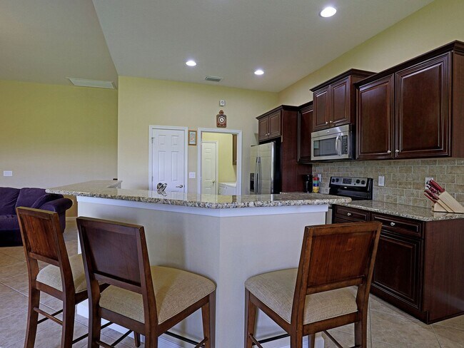 Building Photo - Emerson Square 5722