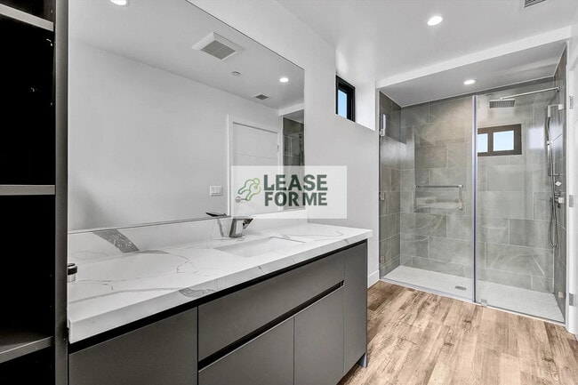 Building Photo - 1538 S Wilton Pl