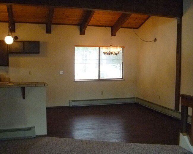 Building Photo - 830 Oriole Way