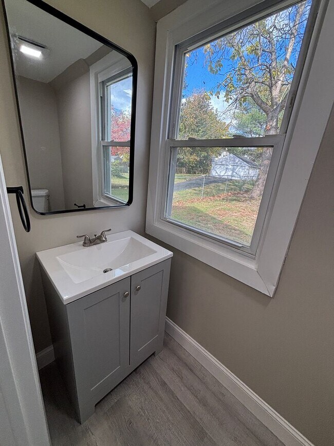 Building Photo - Newly Renovated 3-Bedroom, 2.5-Bath Home i...