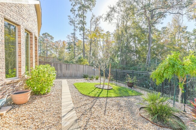 Building Photo - 210 Liatris Ct