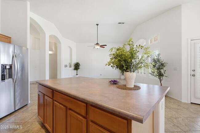 Building Photo - 4441 E Cottonwood Ln