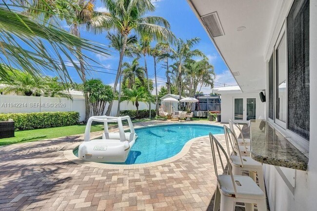 Building Photo - 2080 NE 65th St