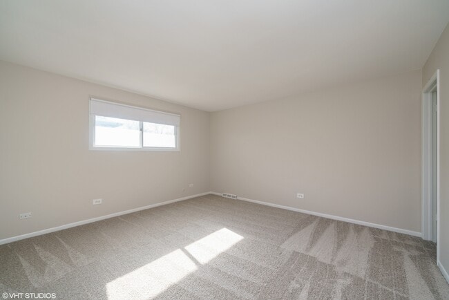 Building Photo - 16W700 Fern St