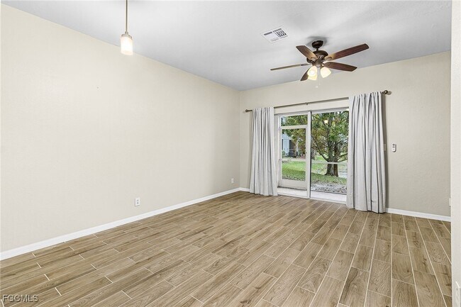 Building Photo - 10094 Poppy Hill Dr