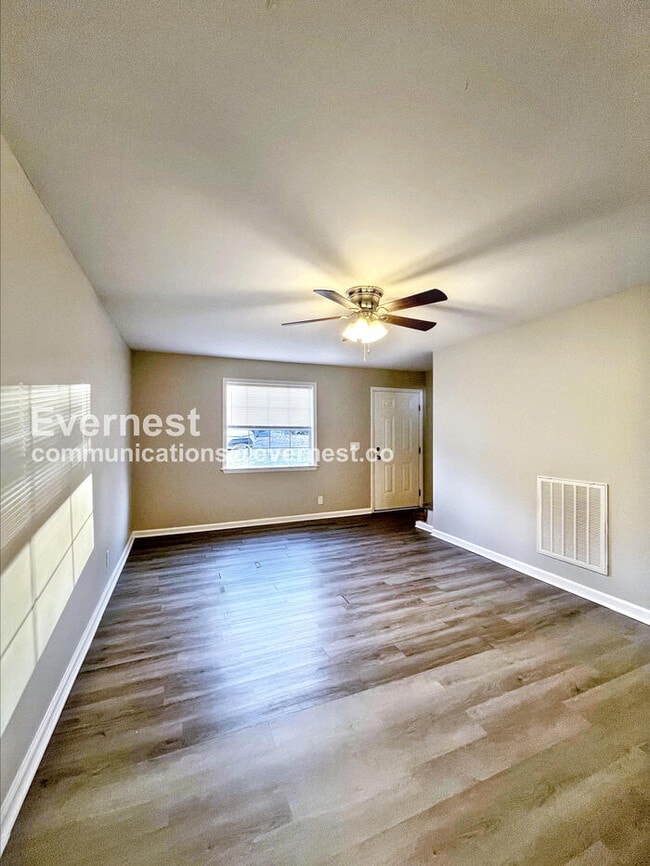 Building Photo - 2315 Oak Ct