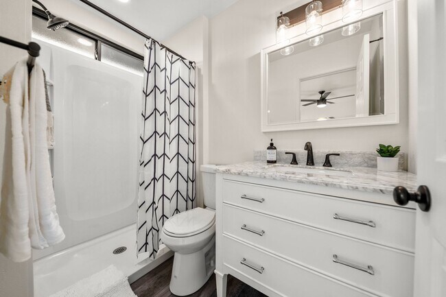 Building Photo - Fully Furnished 3 bedroom home where elegance meets cozy!