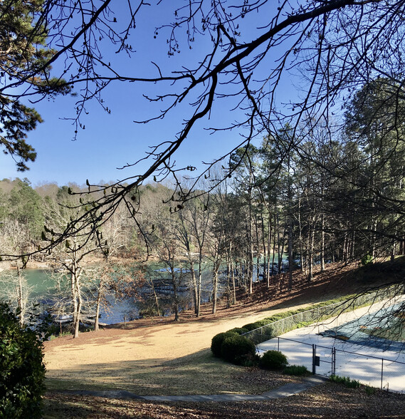 Lake Lanier Condo with Pool and Laundry Room - 2109 Pine Tree Dr