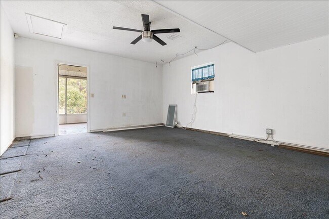 Building Photo - 1433 SE North Balcourt Ct