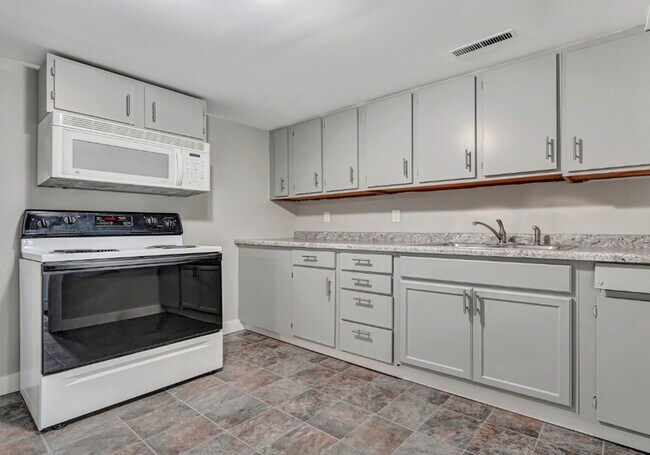 Building Photo - 5313 Leighton Ave
