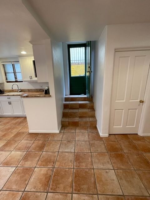 Building Photo - 1855 N Kingsley Dr